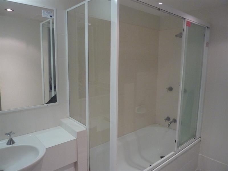 1 Cronin Avenue, Main Beach QLD 4217