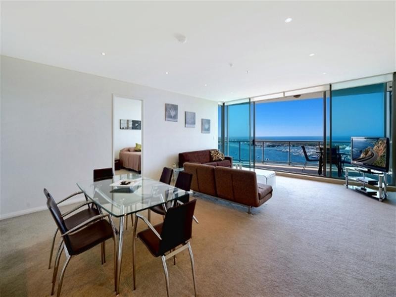 1 Como Crescent, Southport QLD 4215