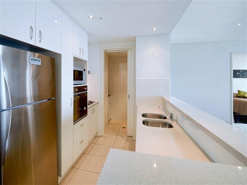 1 Como Crescent, Southport QLD 4215
