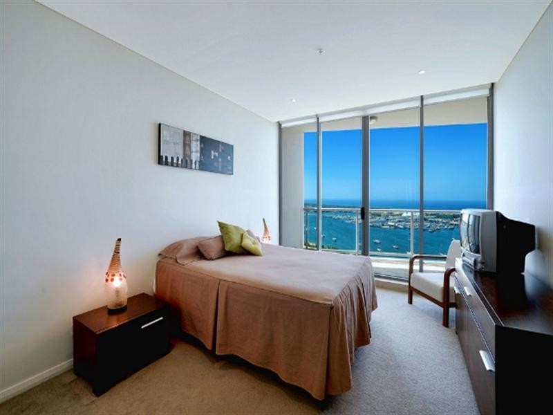 1 Como Crescent, Southport QLD 4215