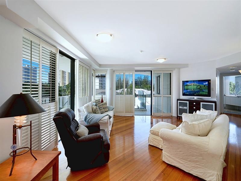 3 ‘Calais’ 19 Peak Avenue, Main Beach QLD 4217