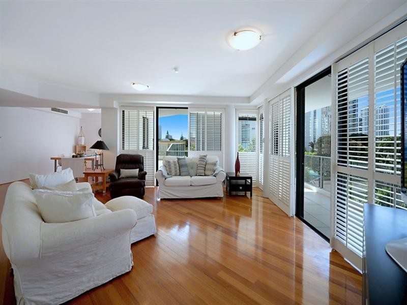 3 ‘Calais’ 19 Peak Avenue, Main Beach QLD 4217