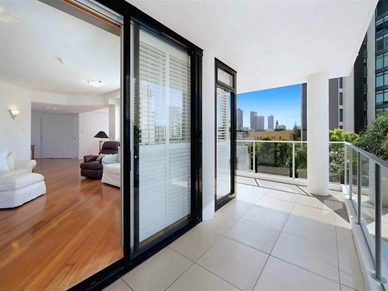 3 ‘Calais’ 19 Peak Avenue, Main Beach QLD 4217