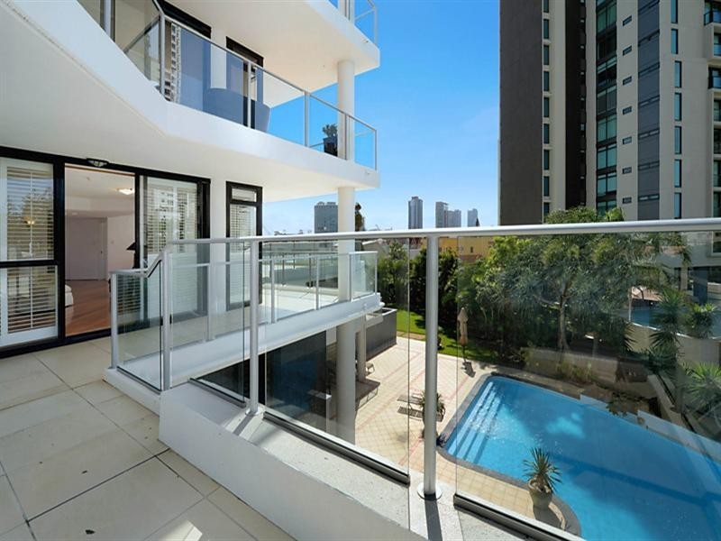 3 ‘Calais’ 19 Peak Avenue, Main Beach QLD 4217