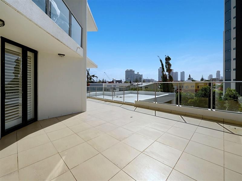 3 ‘Calais’ 19 Peak Avenue, Main Beach QLD 4217