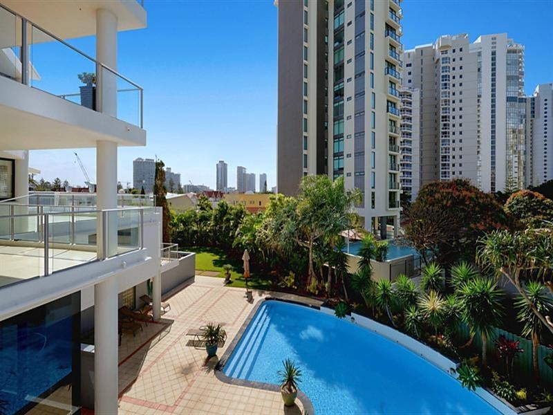 3 ‘Calais’ 19 Peak Avenue, Main Beach QLD 4217