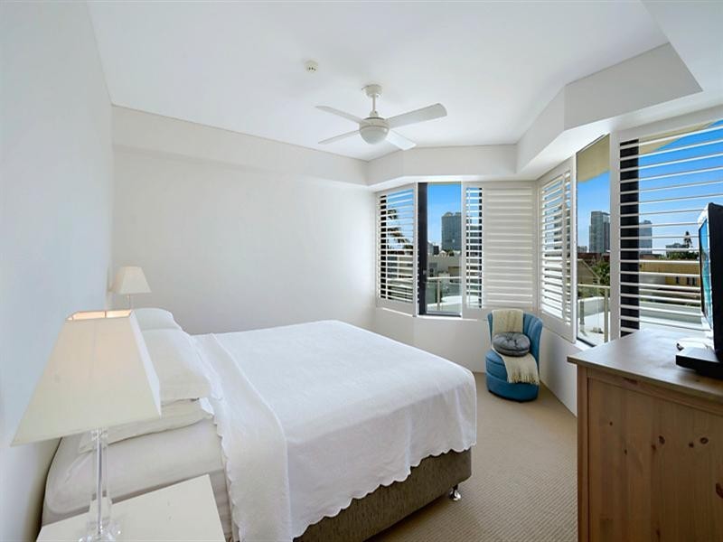 3 ‘Calais’ 19 Peak Avenue, Main Beach QLD 4217