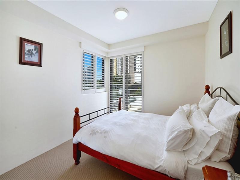 3 ‘Calais’ 19 Peak Avenue, Main Beach QLD 4217