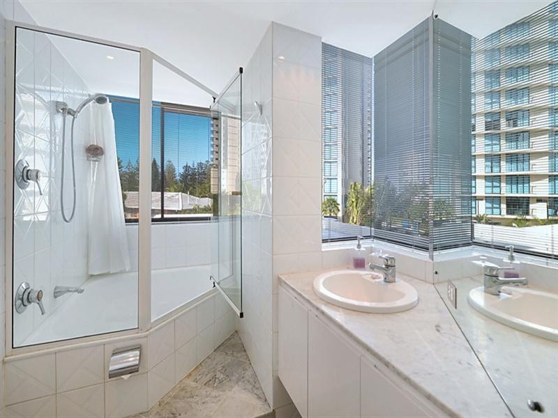 3 ‘Calais’ 19 Peak Avenue, Main Beach QLD 4217