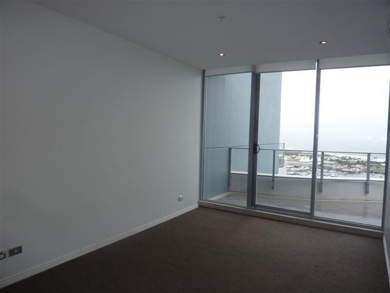 4 Como Crescent, Southport QLD 4215