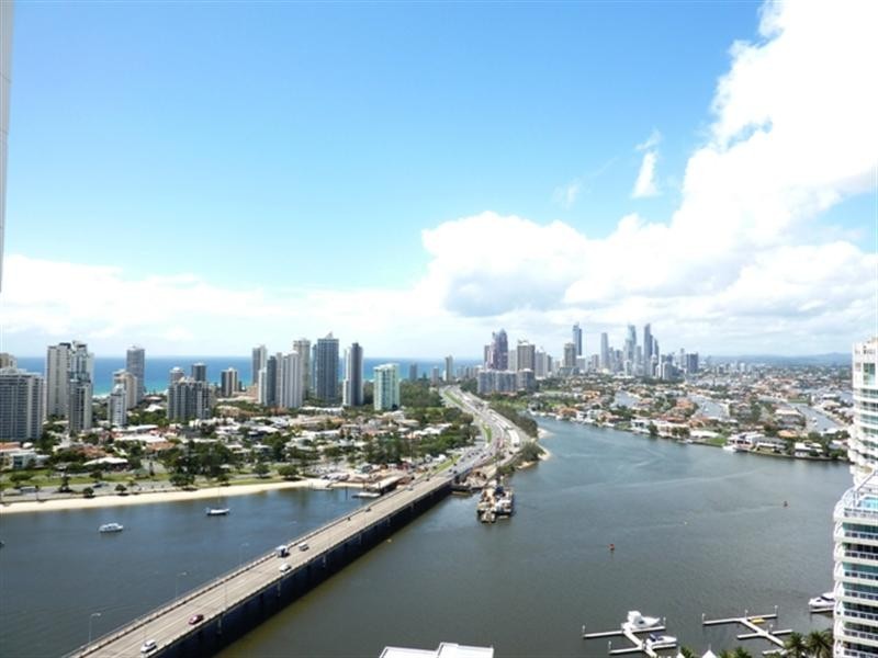 4 Como Crescent, Southport QLD 4215