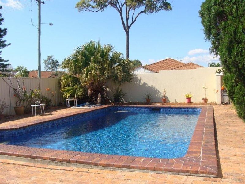 17 McMillan Street, Labrador QLD 4215