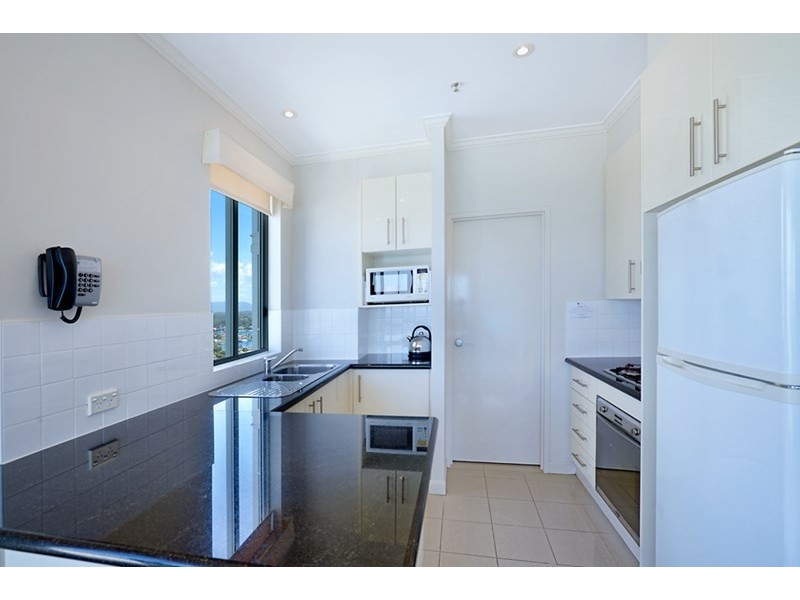 5 Woodroffe Avenue, Main Beach QLD 4217