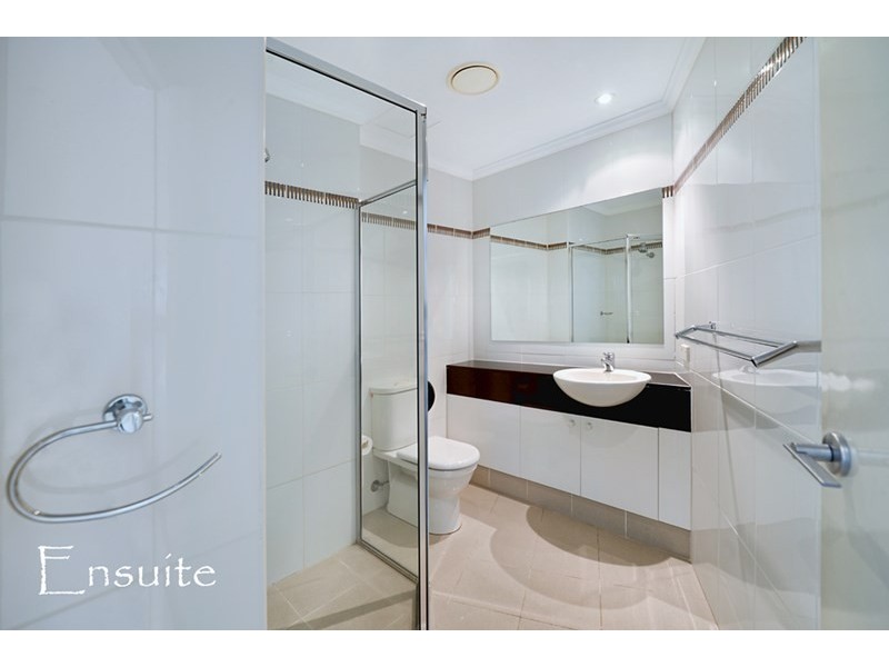 5 Woodroffe Avenue, Main Beach QLD 4217