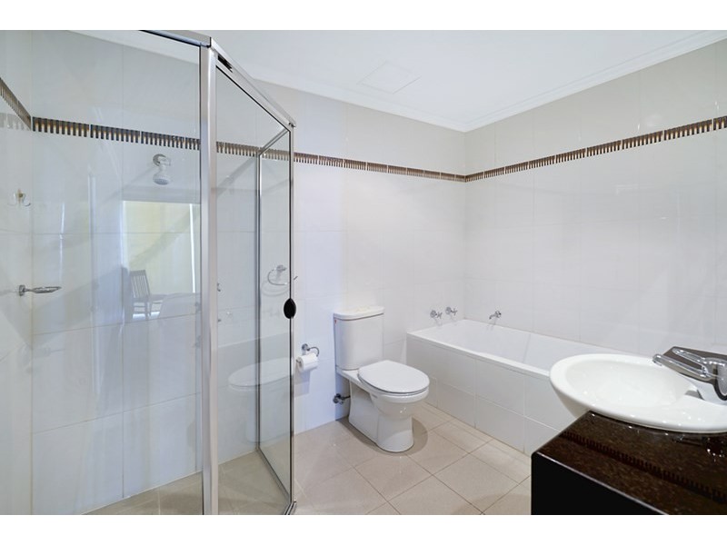 5 Woodroffe Avenue, Main Beach QLD 4217