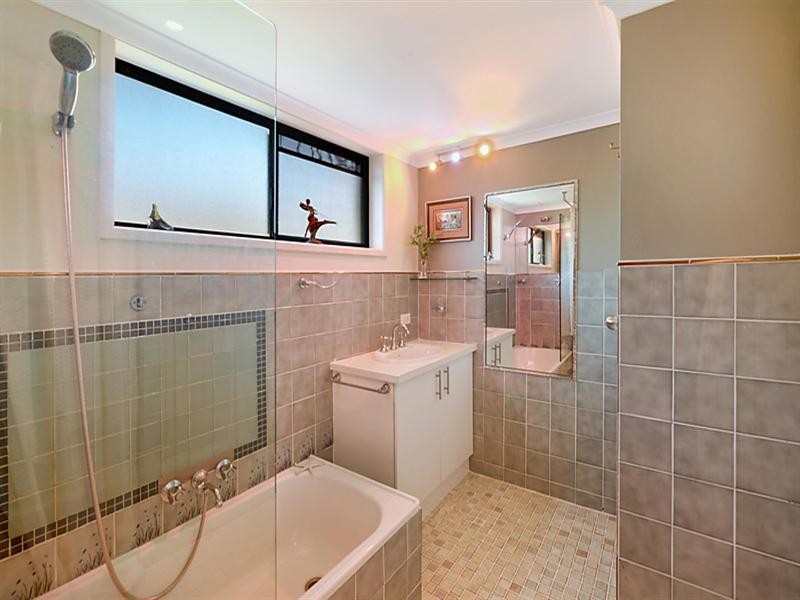 268 Stanhill Drive, Chevron Island QLD 4217