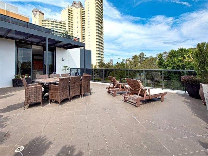 2 Aqua Street, Southport QLD 4215
