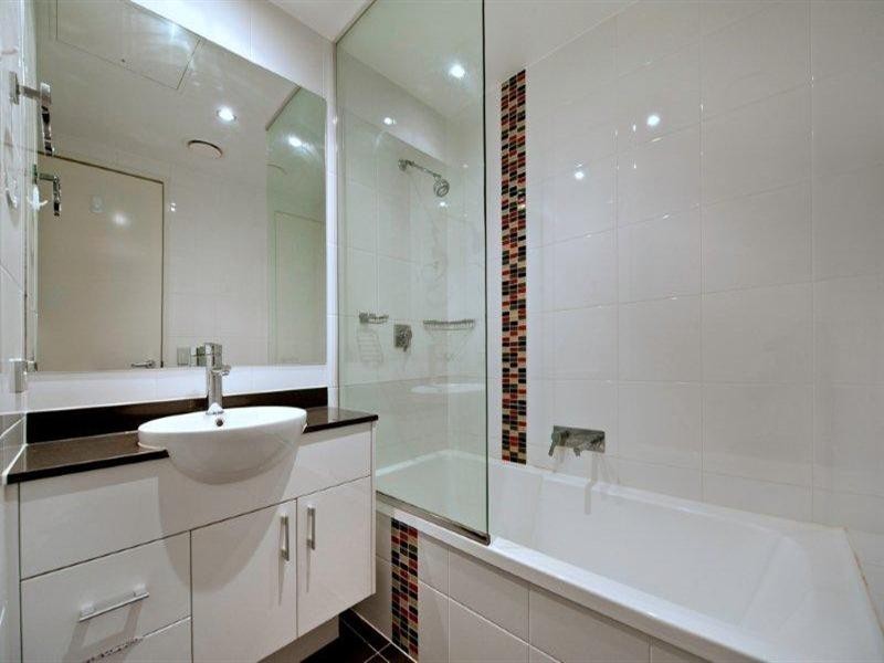 2 Aqua Street, Southport QLD 4215