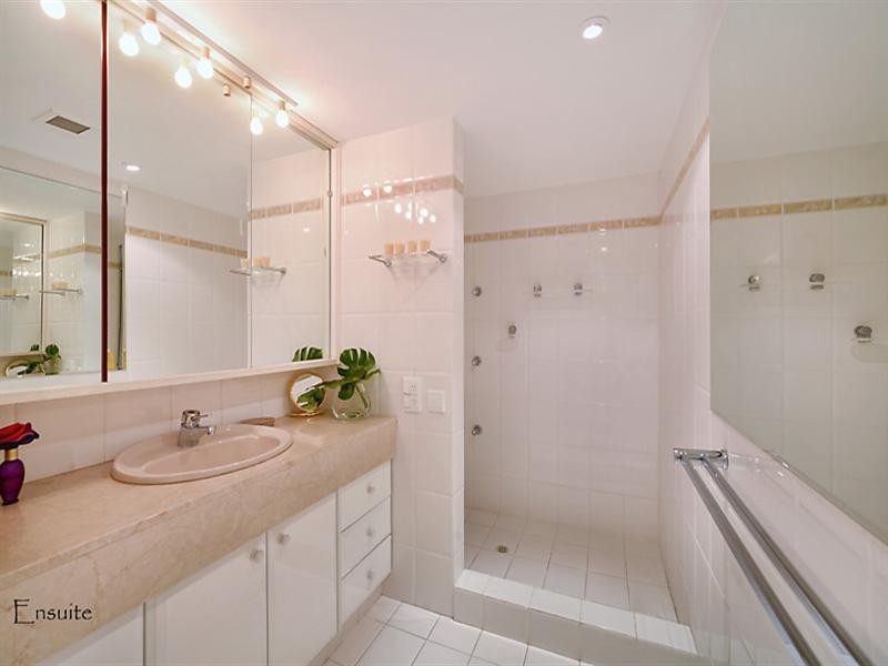 10 Marine Parade, Southport QLD 4215