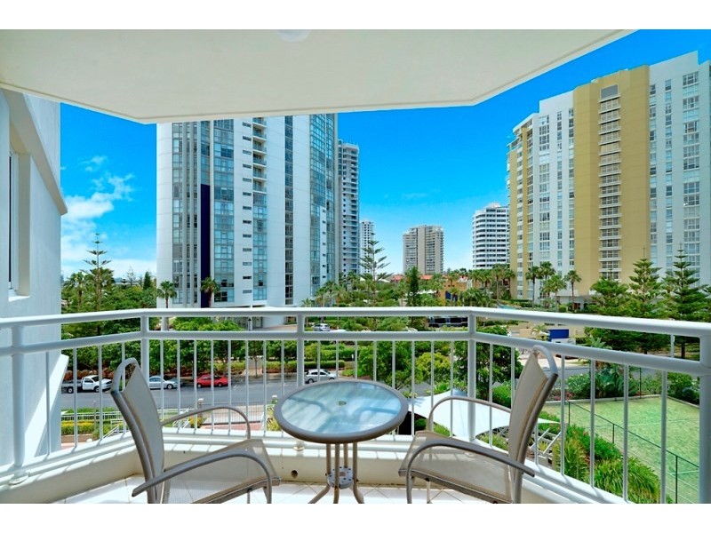 11 Hughes Avenue, Main Beach QLD 4217