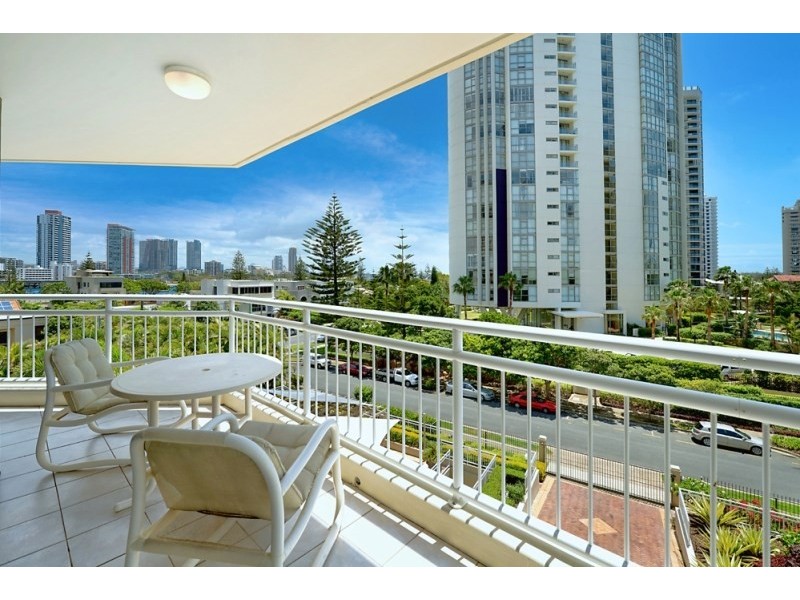 11 Hughes Avenue, Main Beach QLD 4217