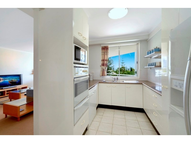 11 Hughes Avenue, Main Beach QLD 4217