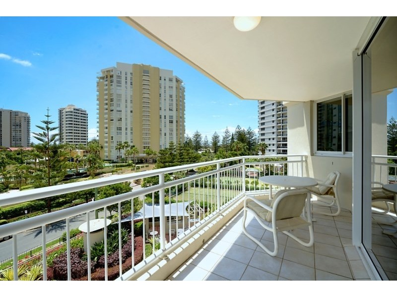 11 Hughes Avenue, Main Beach QLD 4217