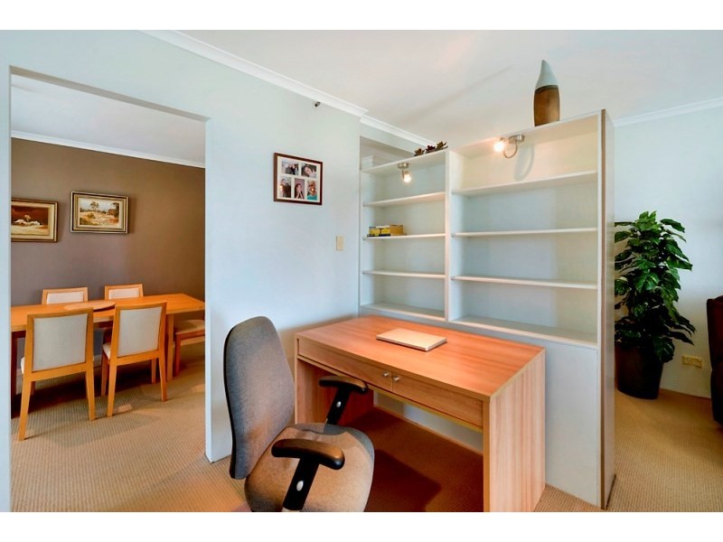 11 Hughes Avenue, Main Beach QLD 4217