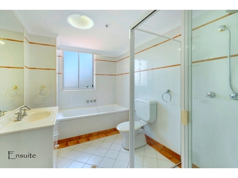 11 Hughes Avenue, Main Beach QLD 4217