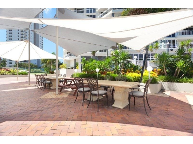 11 Hughes Avenue, Main Beach QLD 4217