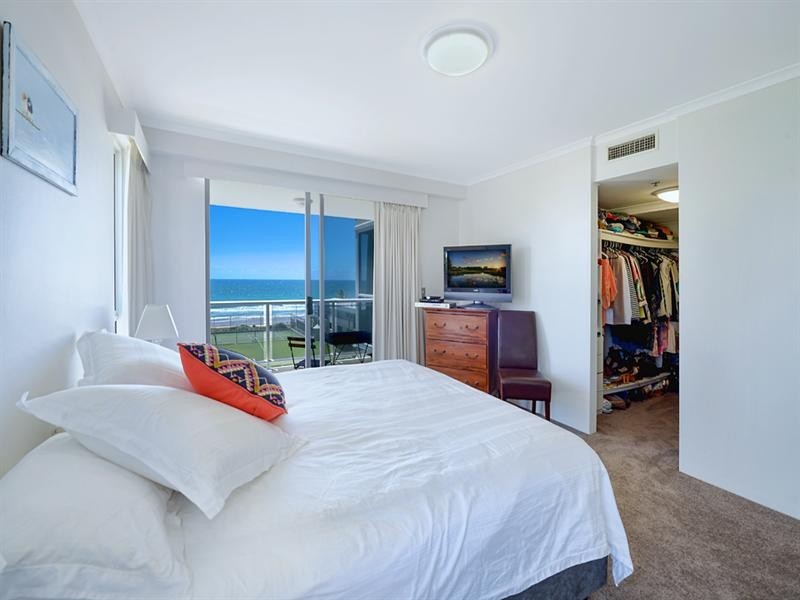 59 Pacific Street, Main Beach QLD 4217