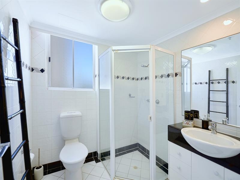 59 Pacific Street, Main Beach QLD 4217