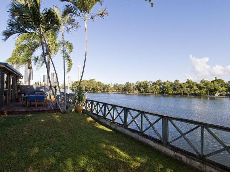 Chevron Island QLD 4217