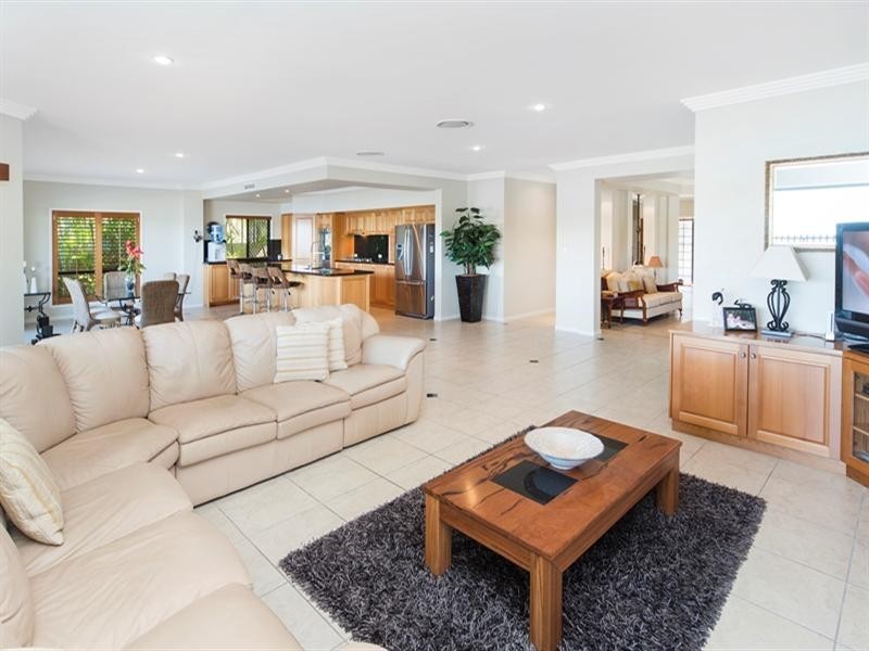 6 Kim Court, Helensvale QLD 4212