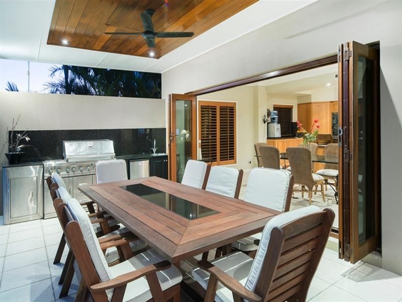 6 Kim Court, Helensvale QLD 4212