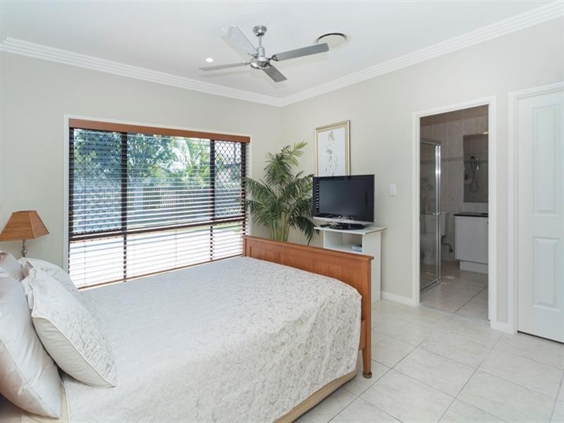 6 Kim Court, Helensvale QLD 4212