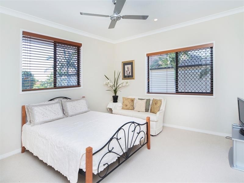 6 Kim Court, Helensvale QLD 4212