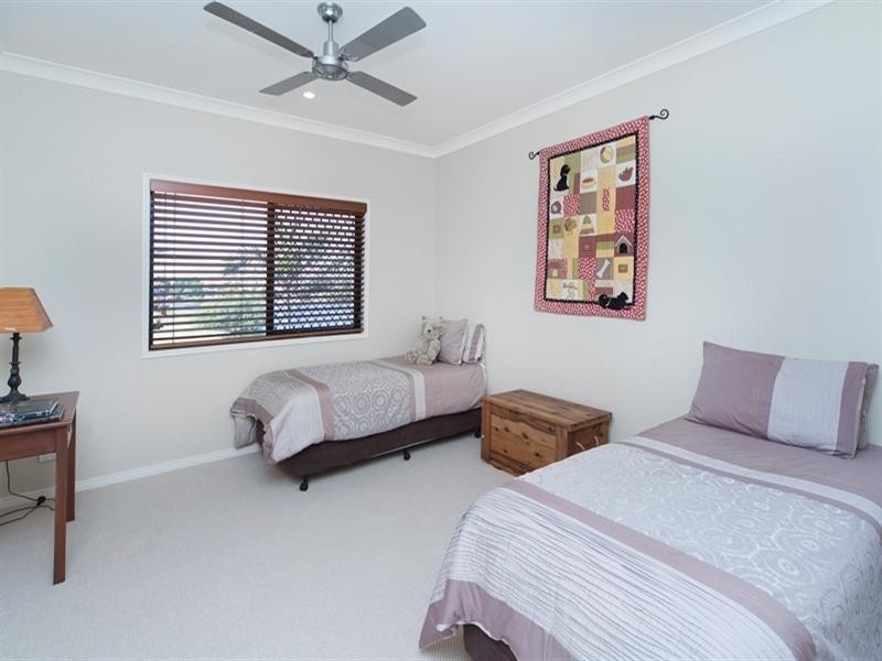 6 Kim Court, Helensvale QLD 4212