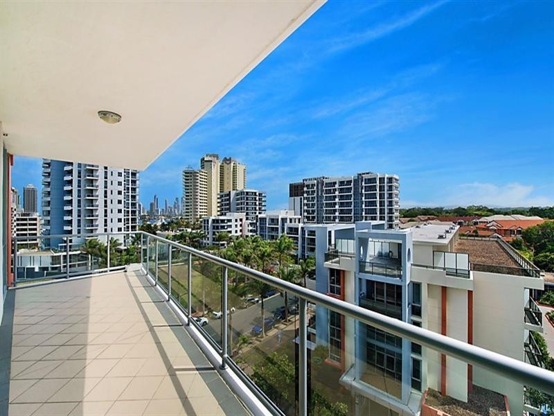 1 Como Crescent, Southport QLD 4215