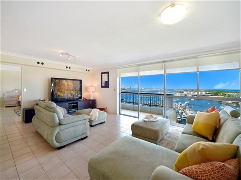 18 Macarthur Parade, Main Beach QLD 4217