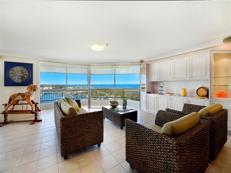18 Macarthur Parade, Main Beach QLD 4217