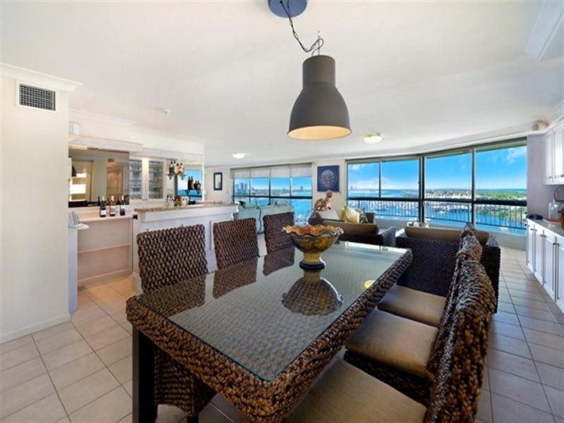 18 Macarthur Parade, Main Beach QLD 4217