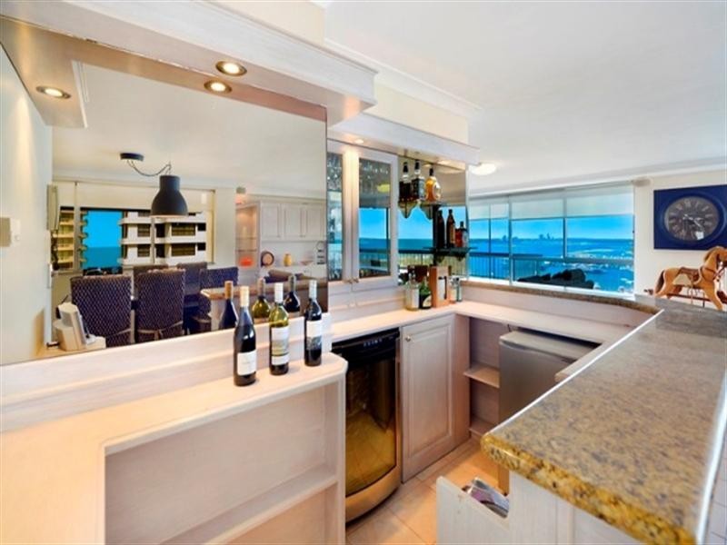 18 Macarthur Parade, Main Beach QLD 4217