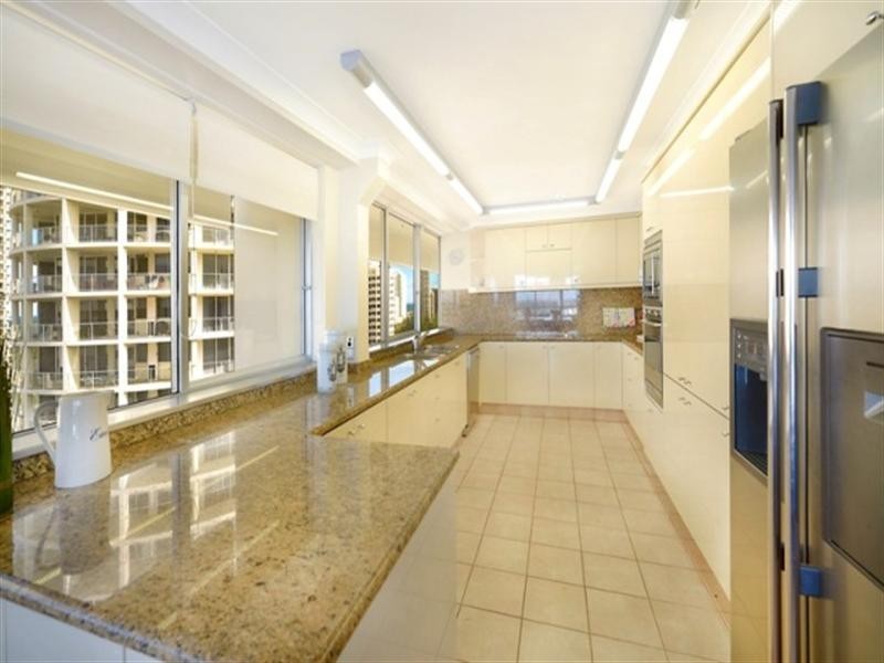 18 Macarthur Parade, Main Beach QLD 4217