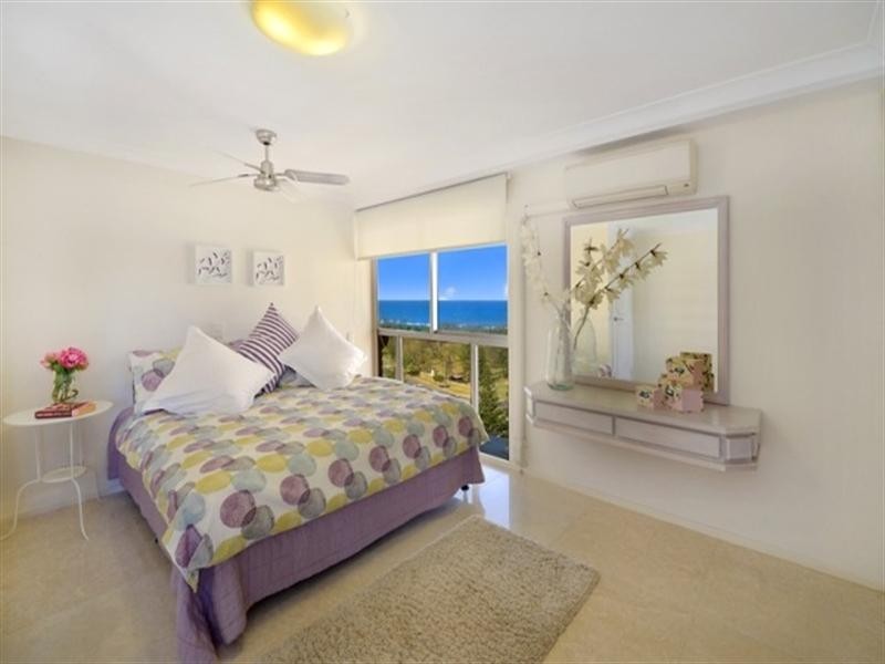 18 Macarthur Parade, Main Beach QLD 4217