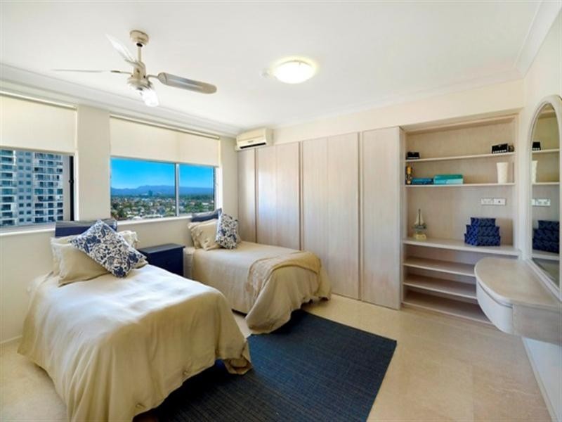 18 Macarthur Parade, Main Beach QLD 4217