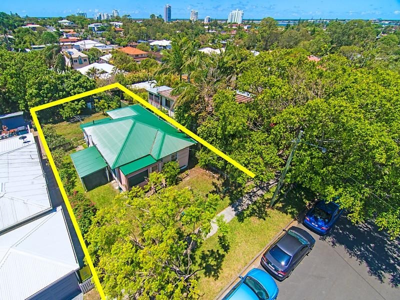 11 Deakin Avenue, Southport QLD 4215