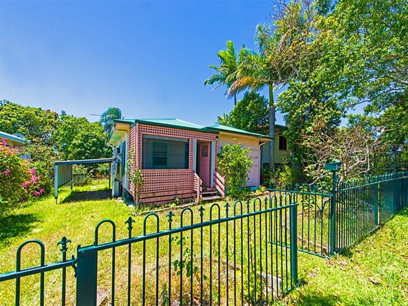 11 Deakin Avenue, Southport QLD 4215