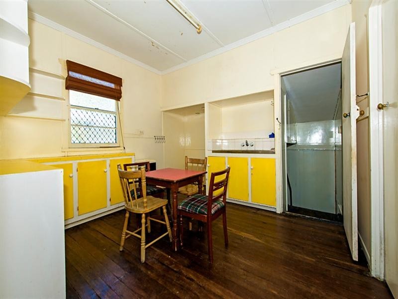 11 Deakin Avenue, Southport QLD 4215