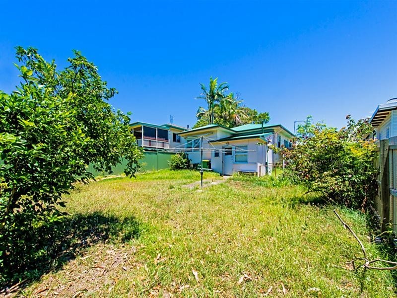 11 Deakin Avenue, Southport QLD 4215